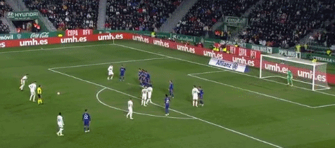 球员暖心动作感动全场